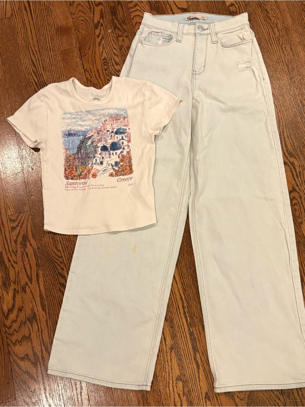 Urban Outfitters Graphic Santorini T-Shirt Outfit